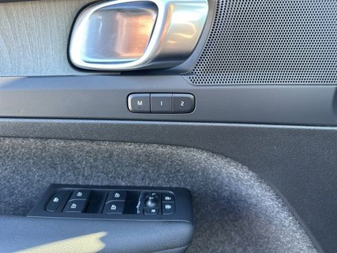 Certified 2025 Volvo XC40 B5 Plus image 31