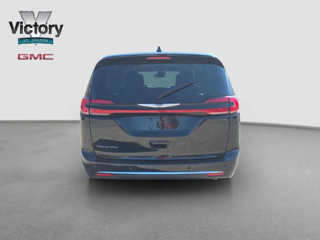 Used 2024 Chrysler Pacifica Touring-L FWD image 16