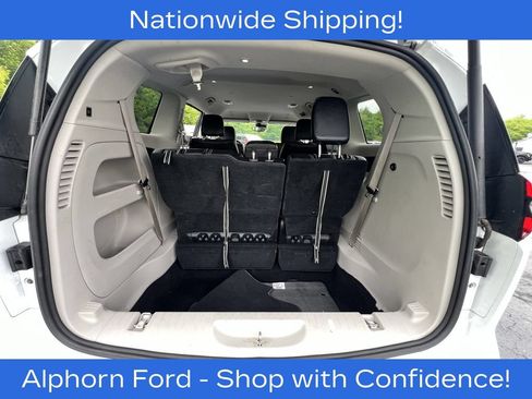 Used 2024 Chrysler Pacifica Touring-L FWD image 34