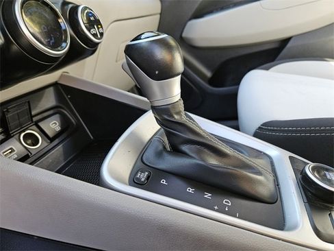 Used 2023 Hyundai Venue SEL image 24