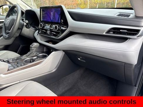 Used 2024 Toyota Highlander Platinum image 23