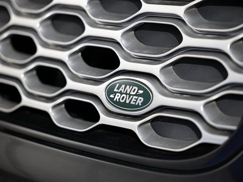 New 2025 Land Rover Discovery Metropolitan Edition image 3