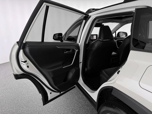 Used 2020 Toyota RAV4 Limited image 24