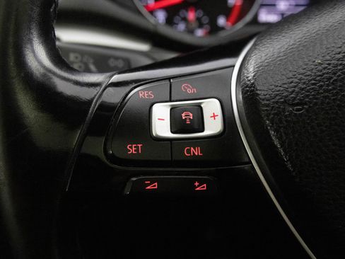 Used 2018 Volkswagen Passat 2.0T SE w/ SE Lighting Package image 29