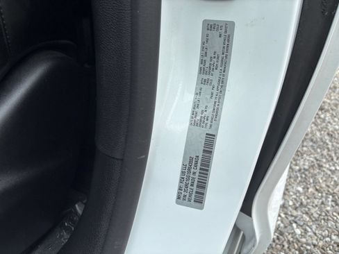 Used 2025 Chrysler Pacifica Limited FWD image 34
