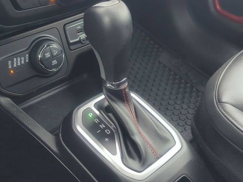 Used 2023 Jeep Renegade Trailhawk w/ Sun/Sound Group AWD/4WD image 21