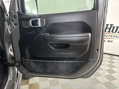 Used 2021 Jeep Gladiator Mojave AWD/4WD image 27