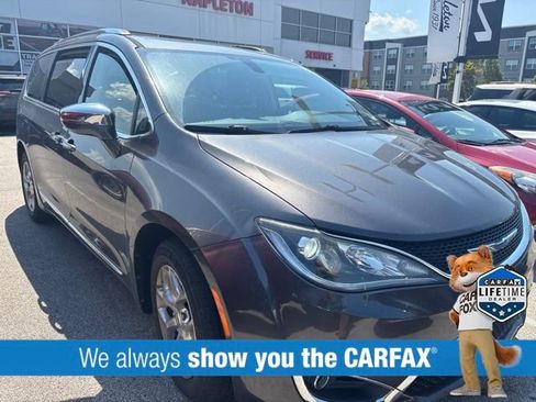 Used 2018 Chrysler Pacifica Limited FWD image 2
