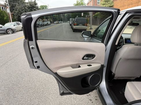 Used 2018 Honda HR-V EX image 23