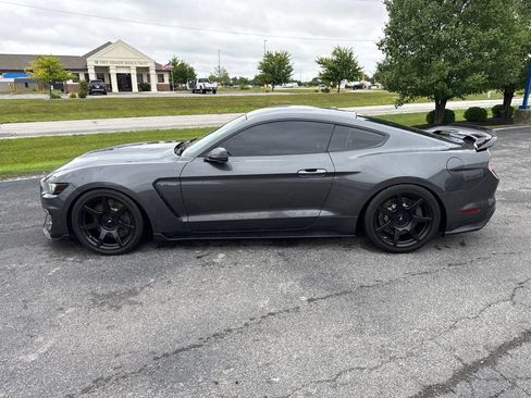 Used 2018 Ford Mustang Shelby GT350 w/ Convenience Package RWD image 2