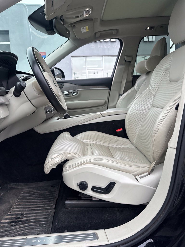 Used 2021 Volvo XC90 T6 Inscription w/ Advanced Package AWD/4WD image 3