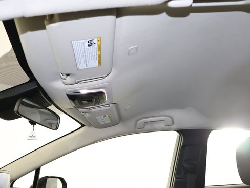 Used 2024 Toyota Corolla LE image 38