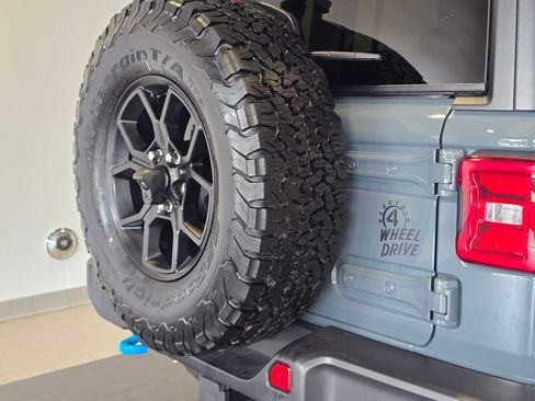 Used 2024 Jeep Wrangler Unlimited AWD/4WD image 14