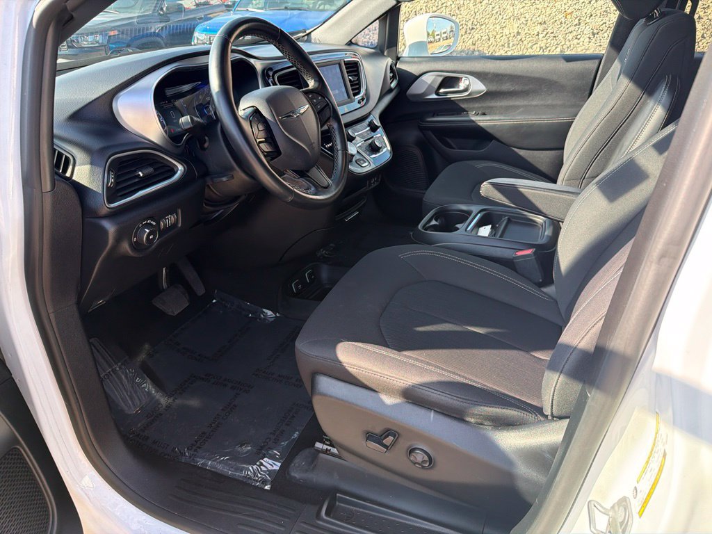 Used 2019 Chrysler Pacifica Touring Plus w/ S Appearance Package FWD image 18