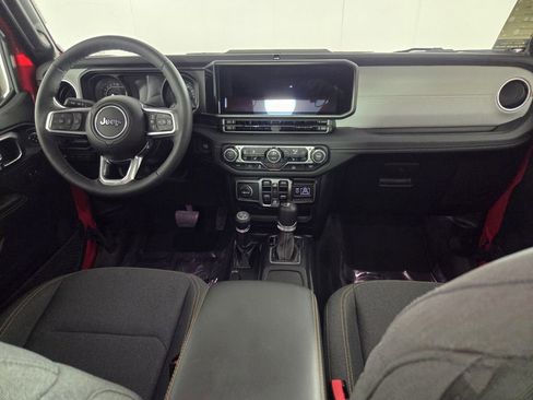 Certified 2025 Jeep Wrangler Sahara image 31