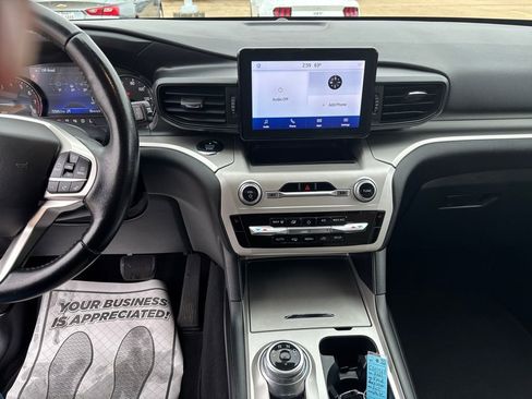 Used 2021 Ford Explorer XLT image 18