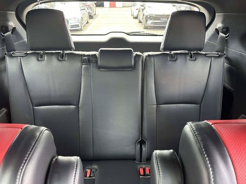 Used 2022 Toyota Highlander XSE FWD image 12