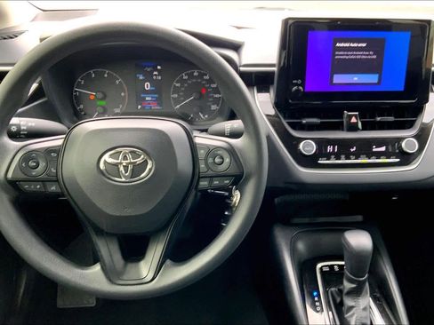 Used 2025 Toyota Corolla LE image 6