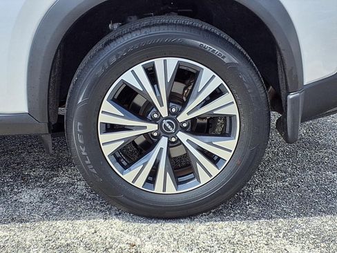Used 2023 Nissan Rogue SV FWD image 10
