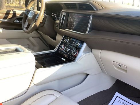 Used 2024 GMC Yukon XL Denali image 20