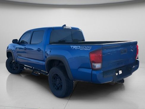 Used 2017 Toyota Tacoma TRD Off-Road AWD/4WD image 10