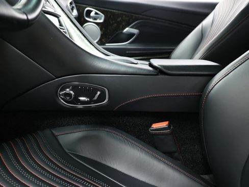 Used 2018 Aston Martin DB11 Coupe image 17