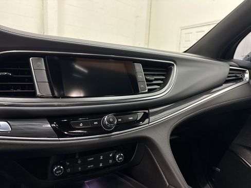 Used 2024 Buick Enclave Premium image 43