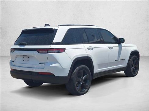 Used 2023 Jeep Grand Cherokee Limited w/ Black Appearance Package AWD/4WD image 5