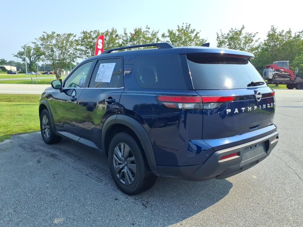 Used 2024 Nissan Pathfinder SV FWD image 4
