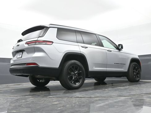 Used 2024 Jeep Grand Cherokee L Laredo AWD/4WD image 33