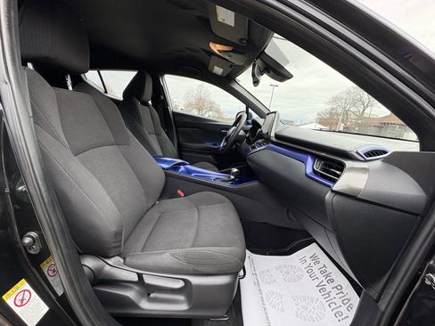 Used 2019 Toyota C-HR LE FWD image 25