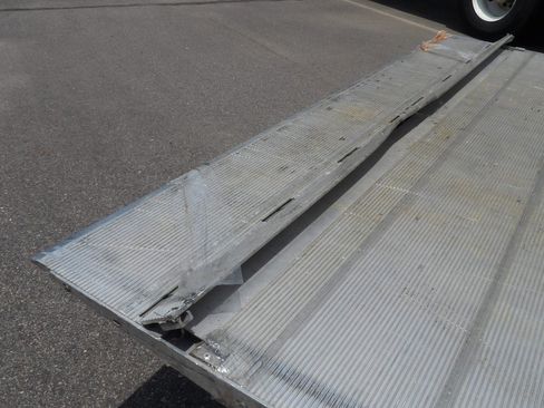 Used 2016 Ford F750 2WD Regular Cab Super Duty image 28