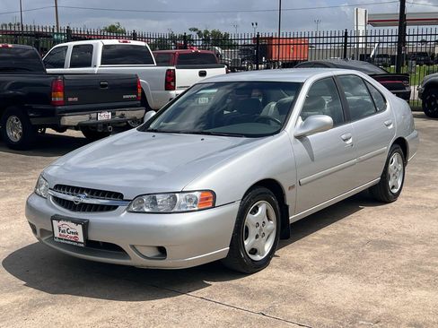 Used 2001 Nissan Altima GXE FWD image 2