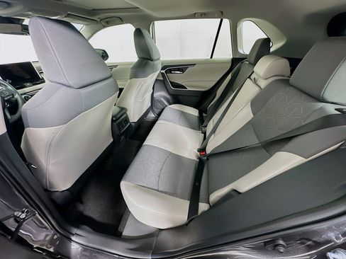 Used 2025 Toyota RAV4 XLE w/ Convenience Package FWD image 28