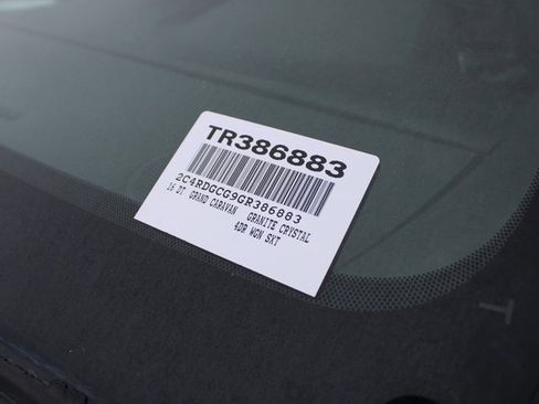 Used 2016 Dodge Grand Caravan SXT image 31