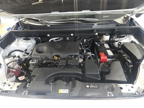 Used 2025 Toyota RAV4 XLE AWD/4WD image 27