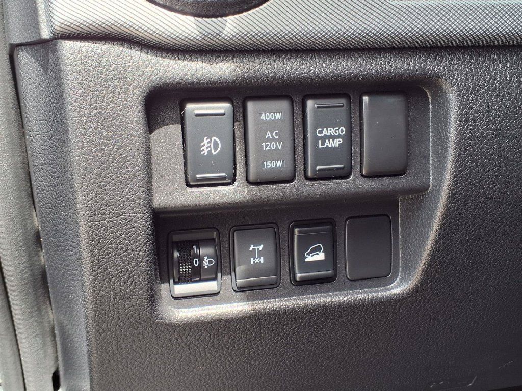 Used 2018 Nissan Titan PRO-4X w/ Pro-4x Convenience Package AWD/4WD image 34