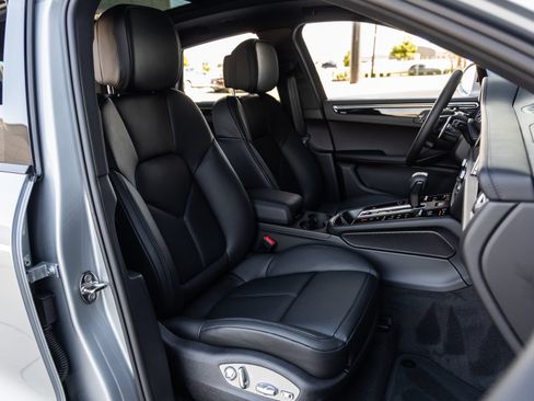 Certified 2026 Porsche Macan AWD/4WD image 47