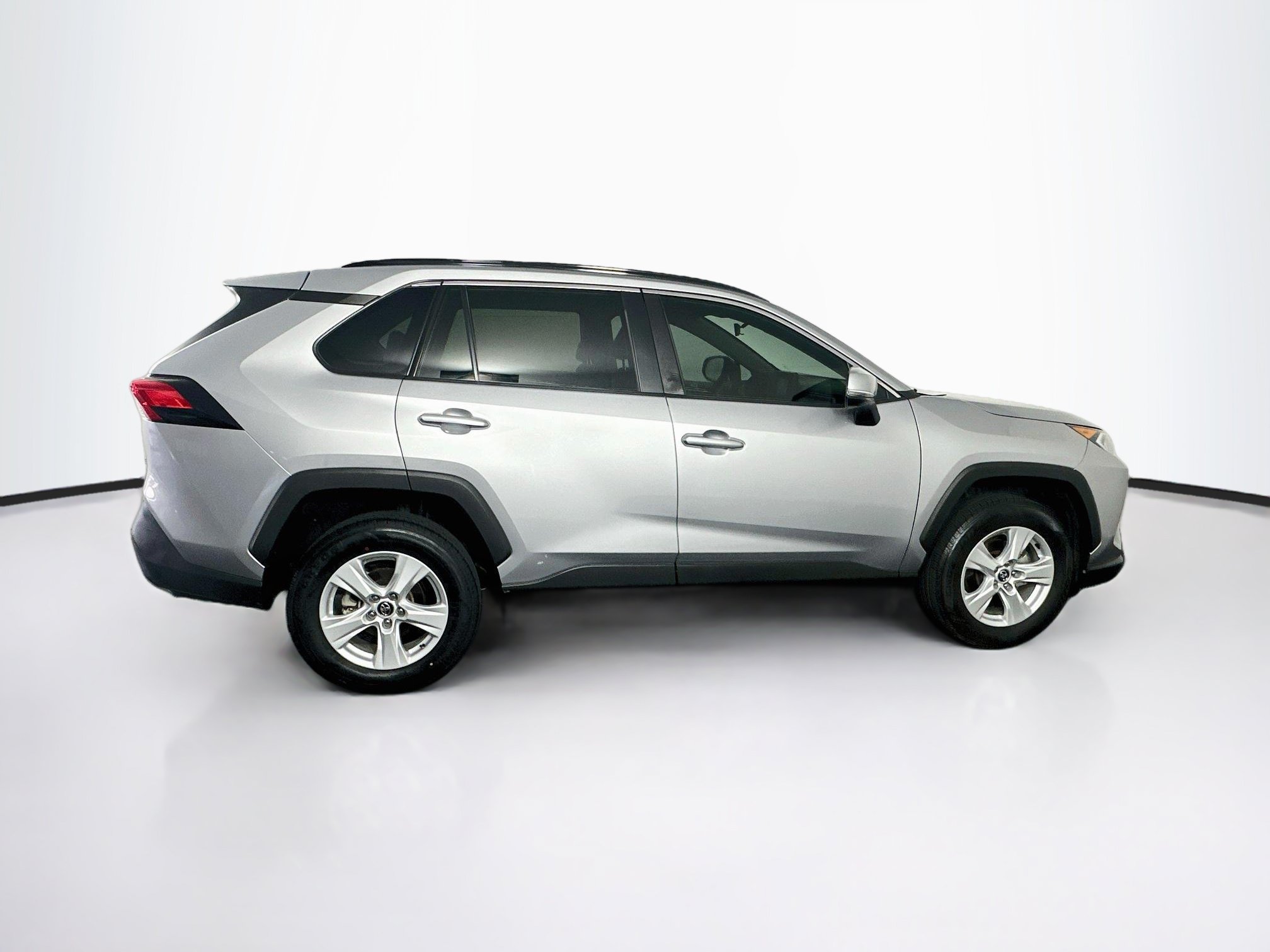 Used 2020 Toyota RAV4 XLE FWD image 10