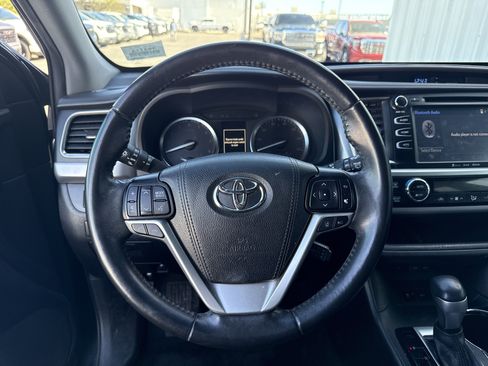 Used 2019 Toyota Highlander XLE image 14