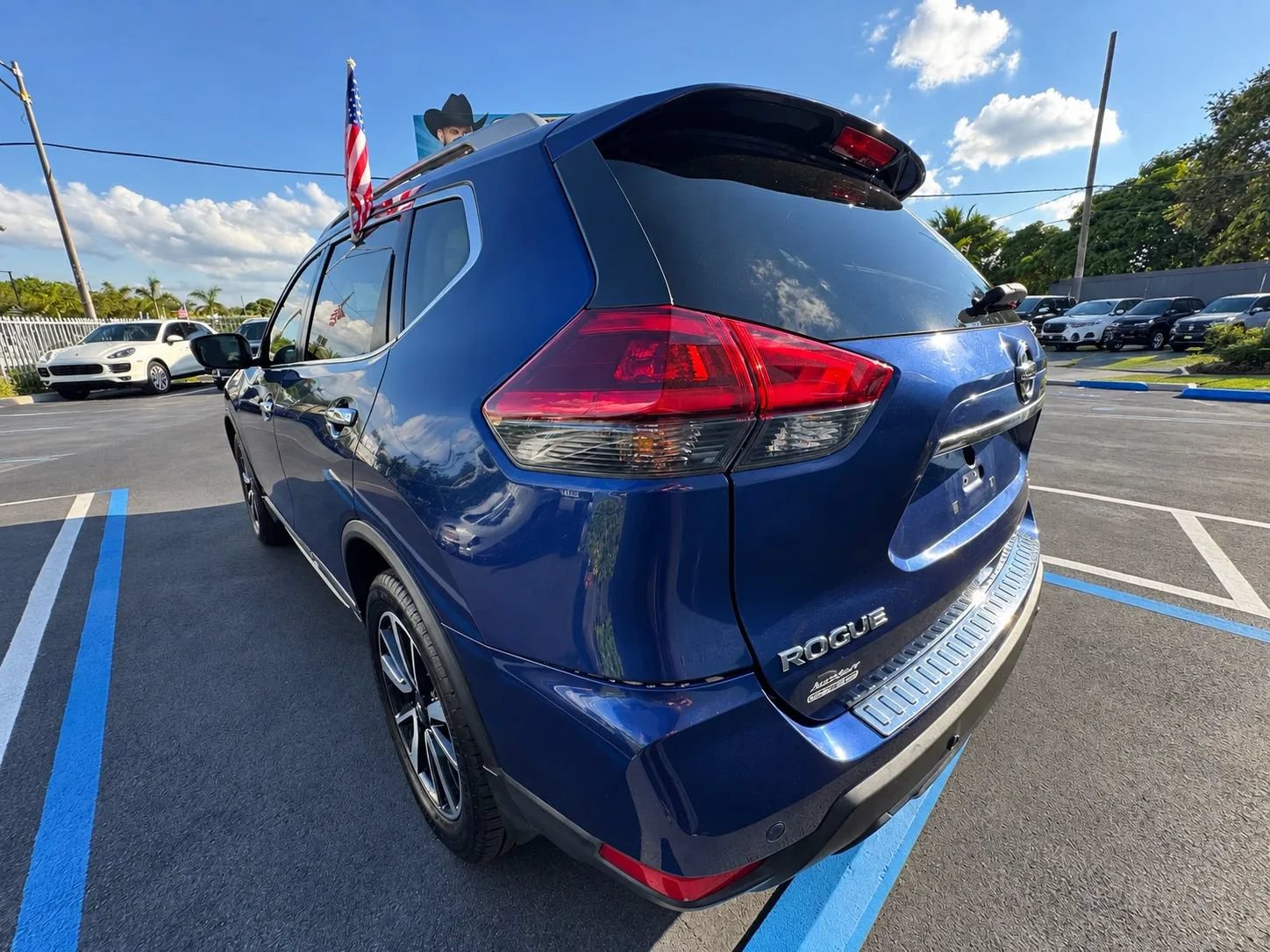 Used 2019 Nissan Rogue SL w/ Premium Package AWD/4WD image 7