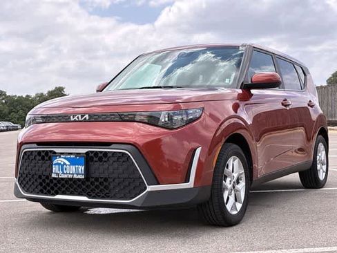 Used 2024 Kia Soul LX w/ Option Group 015 FWD image 11