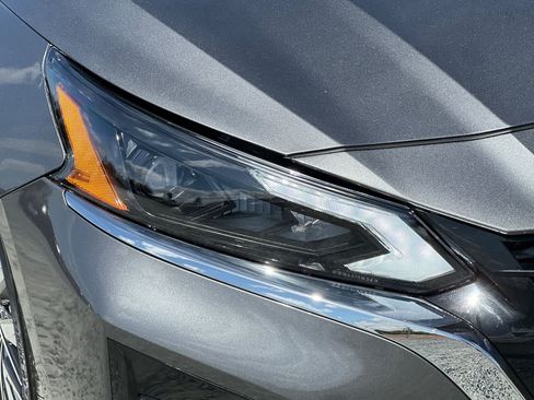 Used 2025 Nissan Altima 2.5 SV FWD image 32