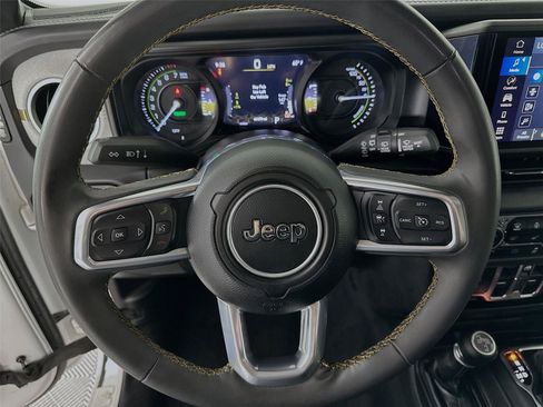 Used 2024 Jeep Wrangler Unlimited Sahara AWD/4WD image 18