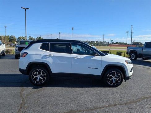 Used 2024 Jeep Compass Limited image 2