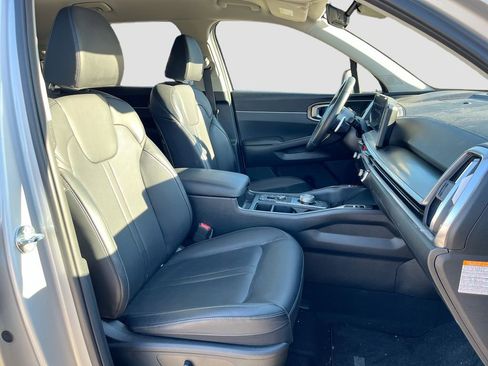 Certified 2025 Kia Sorento EX image 29
