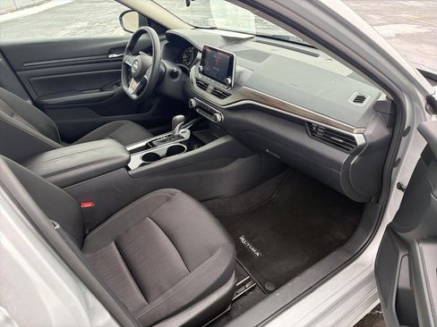 Used 2024 Nissan Altima 2.5 SV image 10