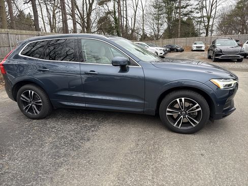 Used 2018 Volvo XC60 T6 Momentum w/ Convenience Package image 8