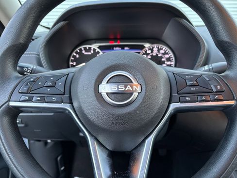 Used 2025 Nissan Sentra SV FWD image 25