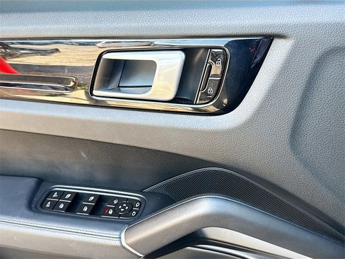 Used 2019 Porsche Cayenne image 19